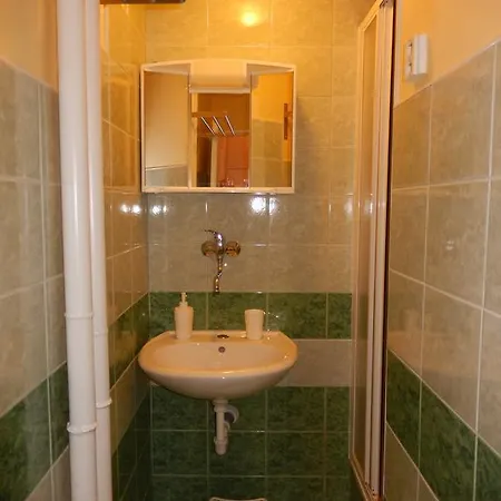 Apartment Quiet Close To City Centre *
