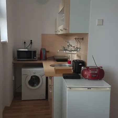 Quiet Close To City Centre Apartment *